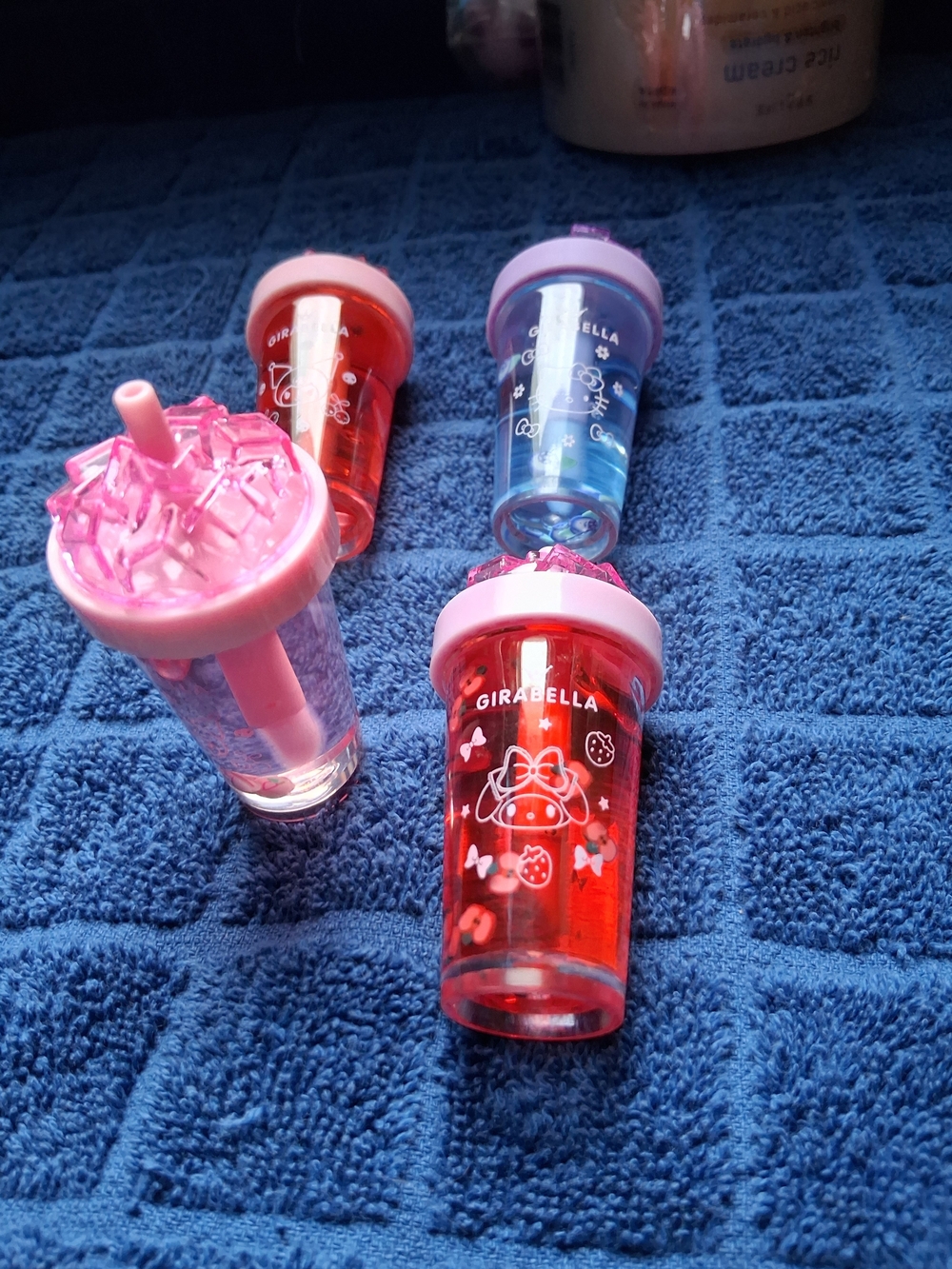 Hello Kitty Pastel Rainbow Gel Pen Set & 4 Rare Hello Kitty Lip Glosses - Picture 4 of 4